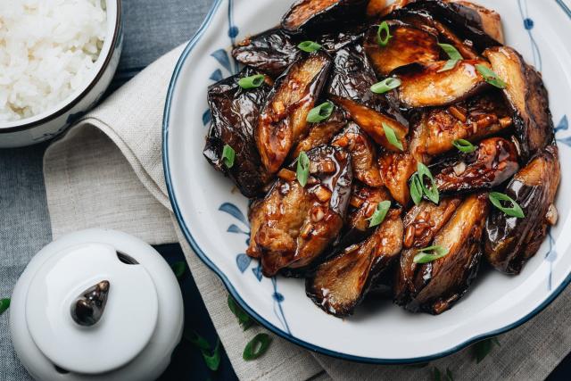 Eggplant with Garlic Sauce: Spicy and Savory